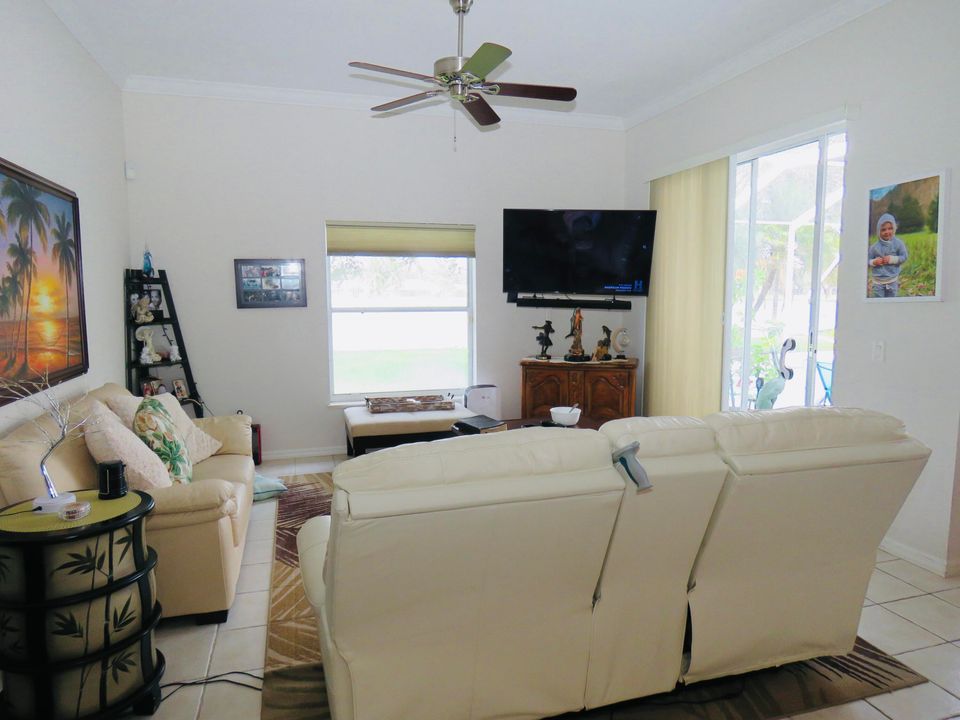 For Sale: $529,000 (2 beds, 2 baths, 1917 Square Feet)