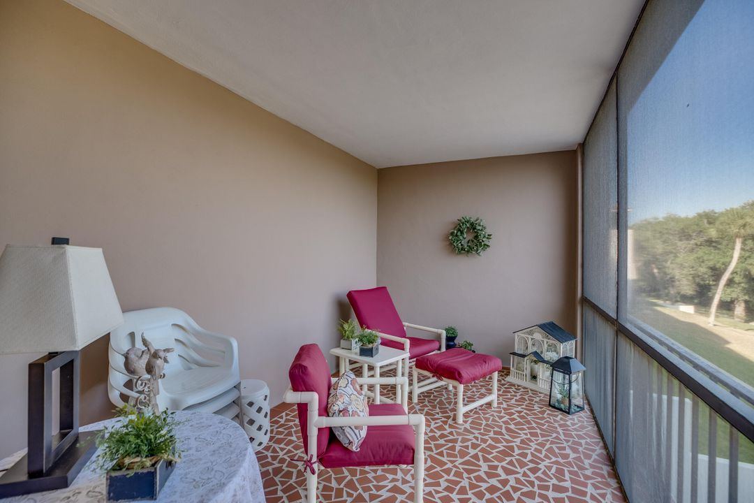 For Sale: $345,000 (2 beds, 2 baths, 2115 Square Feet)