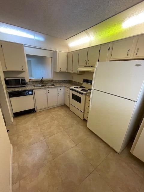 For Sale: $240,000 (2 beds, 2 baths, 1136 Square Feet)