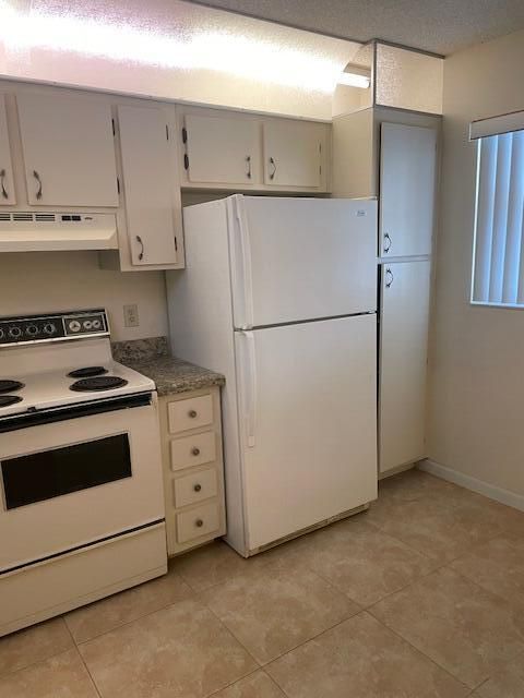 For Sale: $240,000 (2 beds, 2 baths, 1136 Square Feet)