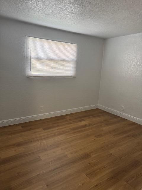 For Rent: $2,000 (3 beds, 1 baths, 1400 Square Feet)