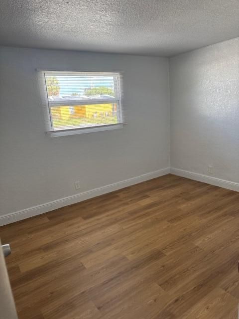 For Rent: $2,000 (3 beds, 1 baths, 1400 Square Feet)