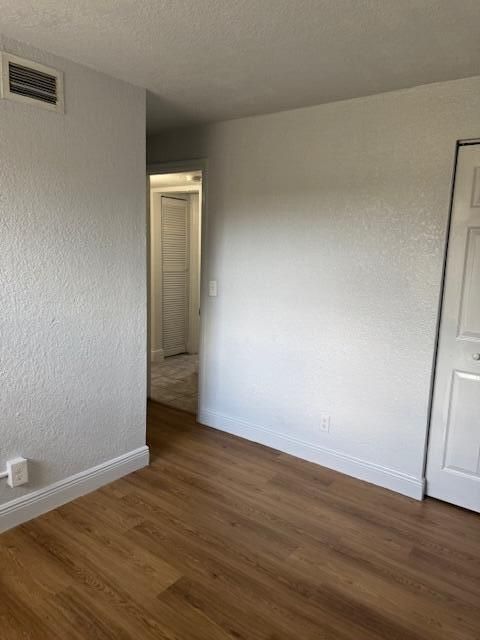 For Rent: $2,000 (3 beds, 1 baths, 1400 Square Feet)