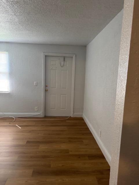 For Rent: $2,000 (3 beds, 1 baths, 1400 Square Feet)