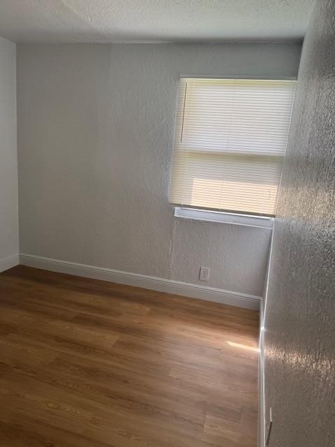 For Rent: $2,000 (3 beds, 1 baths, 1400 Square Feet)