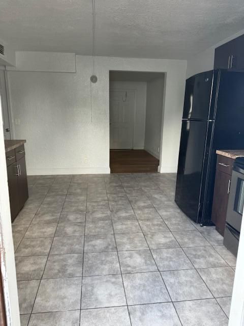 For Rent: $2,000 (3 beds, 1 baths, 1400 Square Feet)