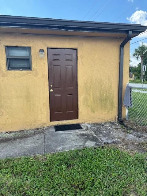 For Rent: $2,000 (3 beds, 1 baths, 1400 Square Feet)