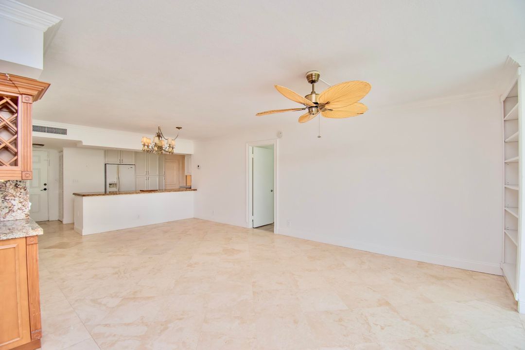 For Sale: $289,000 (2 beds, 2 baths, 1300 Square Feet)