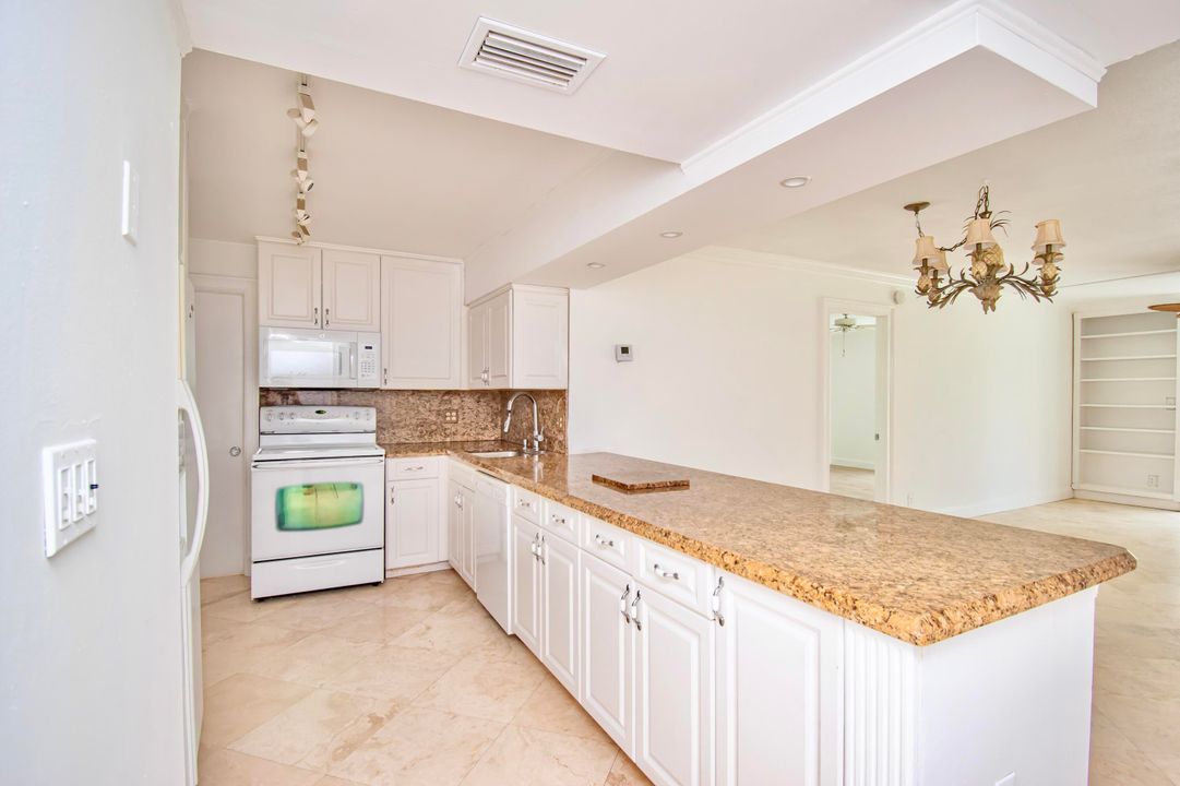 For Sale: $289,000 (2 beds, 2 baths, 1300 Square Feet)