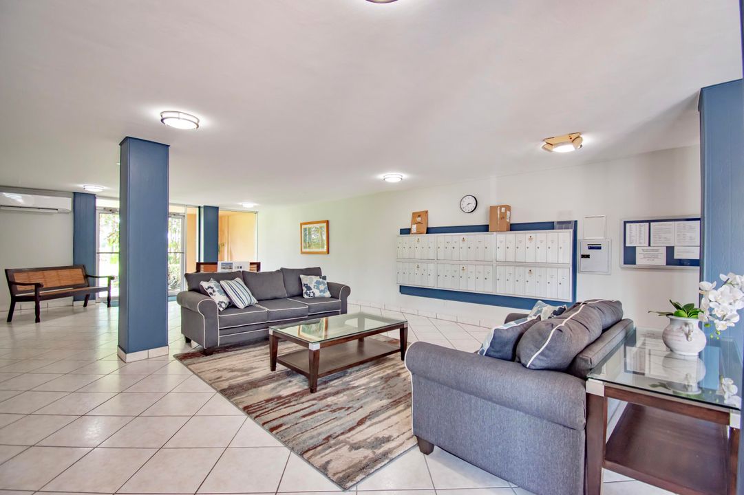 For Sale: $289,000 (2 beds, 2 baths, 1300 Square Feet)