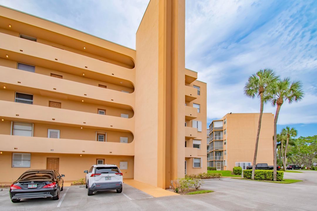 For Sale: $289,000 (2 beds, 2 baths, 1300 Square Feet)