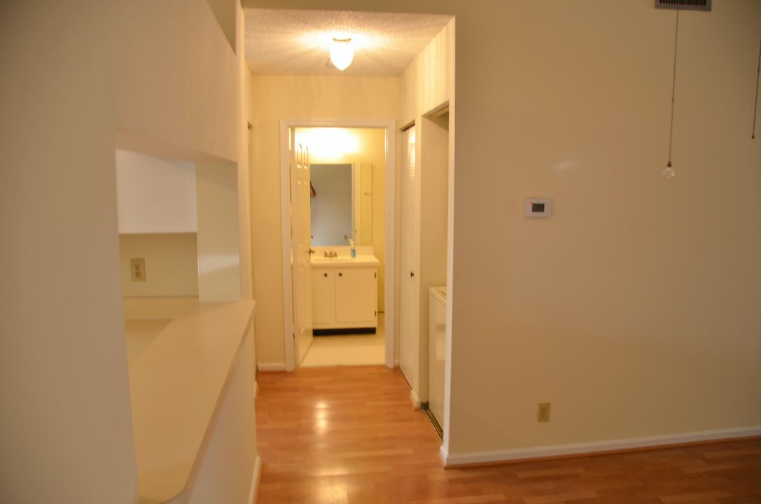 For Sale: $285,000 (2 beds, 2 baths, 920 Square Feet)