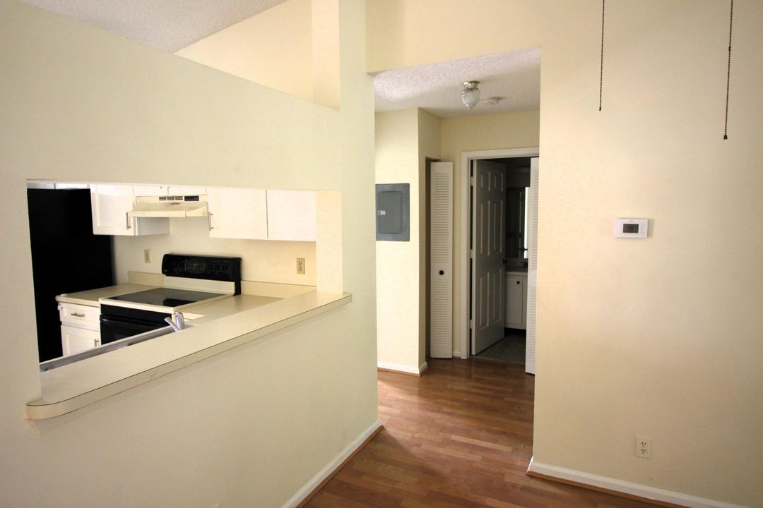 For Sale: $285,000 (2 beds, 2 baths, 920 Square Feet)