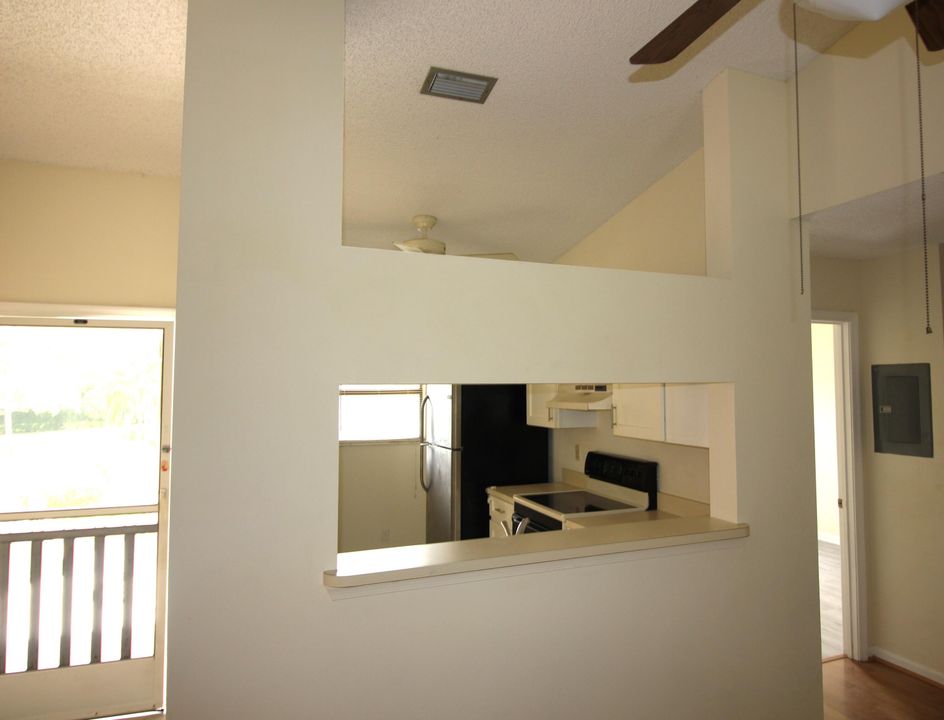 For Sale: $285,000 (2 beds, 2 baths, 920 Square Feet)