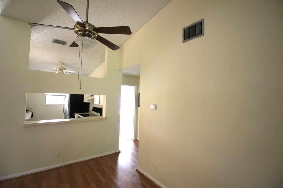 For Sale: $285,000 (2 beds, 2 baths, 920 Square Feet)