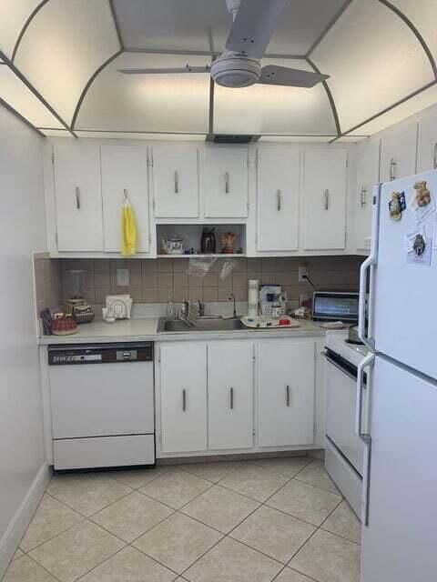 For Rent: $1,700 (2 beds, 2 baths, 902 Square Feet)