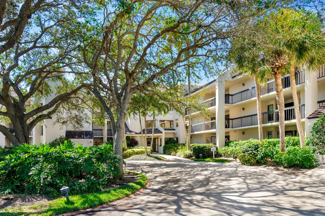 For Sale: $699,000 (3 beds, 2 baths, 1848 Square Feet)