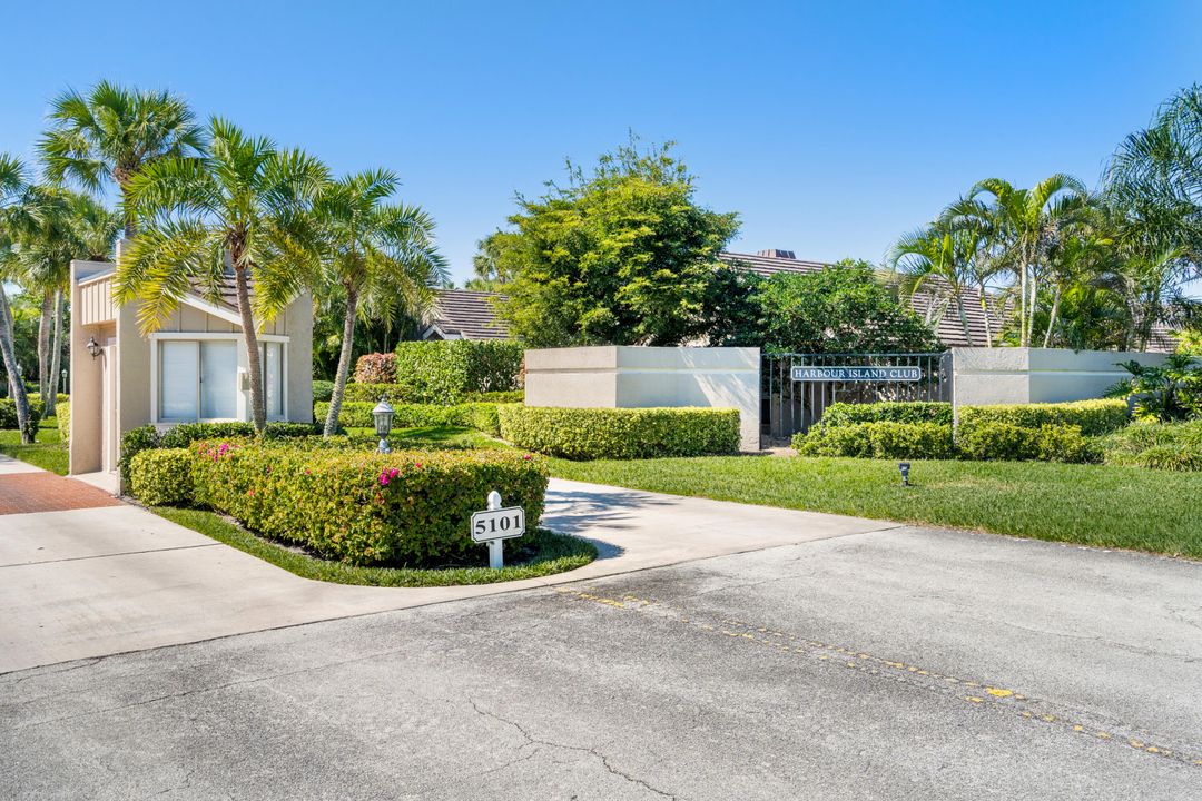 For Sale: $699,000 (3 beds, 2 baths, 1848 Square Feet)