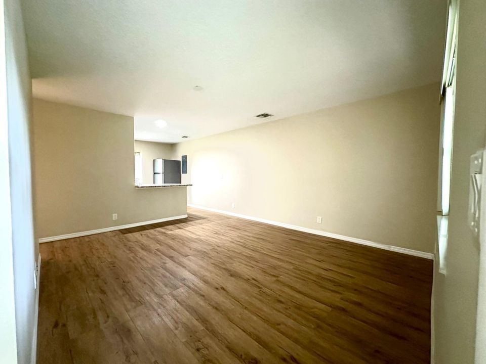 For Rent: $2,150 (2 beds, 4 baths, 1200 Square Feet)