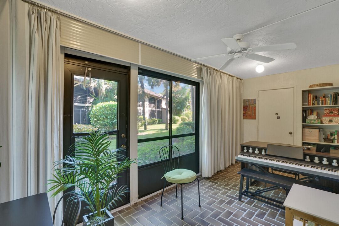 For Sale: $239,000 (2 beds, 2 baths, 1228 Square Feet)