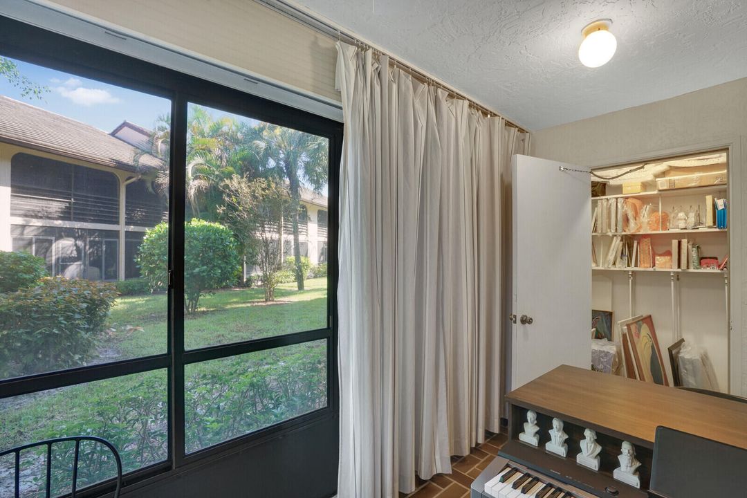 For Sale: $239,000 (2 beds, 2 baths, 1228 Square Feet)