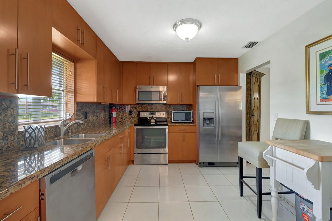 For Sale: $365,000 (2 beds, 2 baths, 1527 Square Feet)