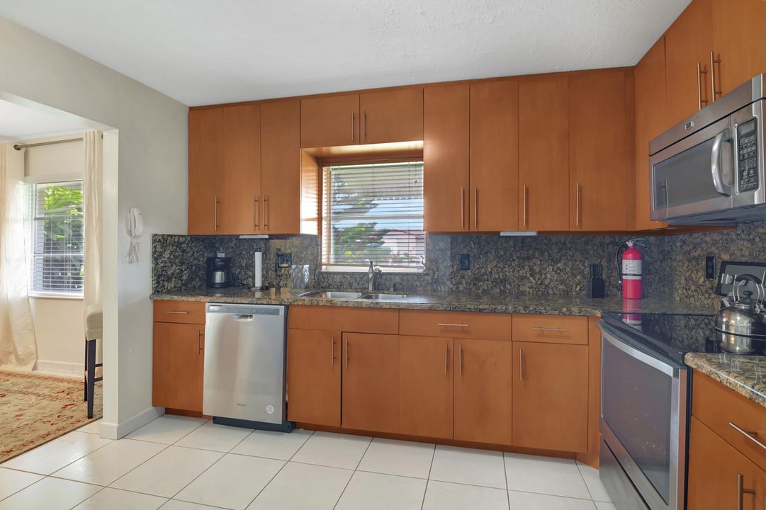 For Sale: $365,000 (2 beds, 2 baths, 1527 Square Feet)