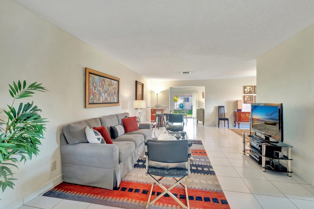 For Sale: $365,000 (2 beds, 2 baths, 1527 Square Feet)