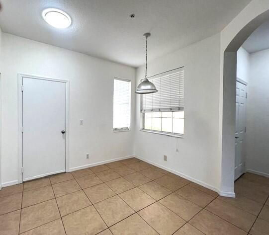 For Rent: $3,200 (3 beds, 2 baths, 1954 Square Feet)