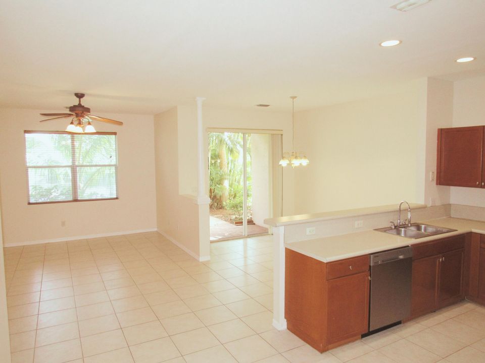 For Sale: $405,000 (3 beds, 2 baths, 1598 Square Feet)