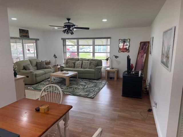 For Sale: $262,900 (2 beds, 2 baths, 1186 Square Feet)