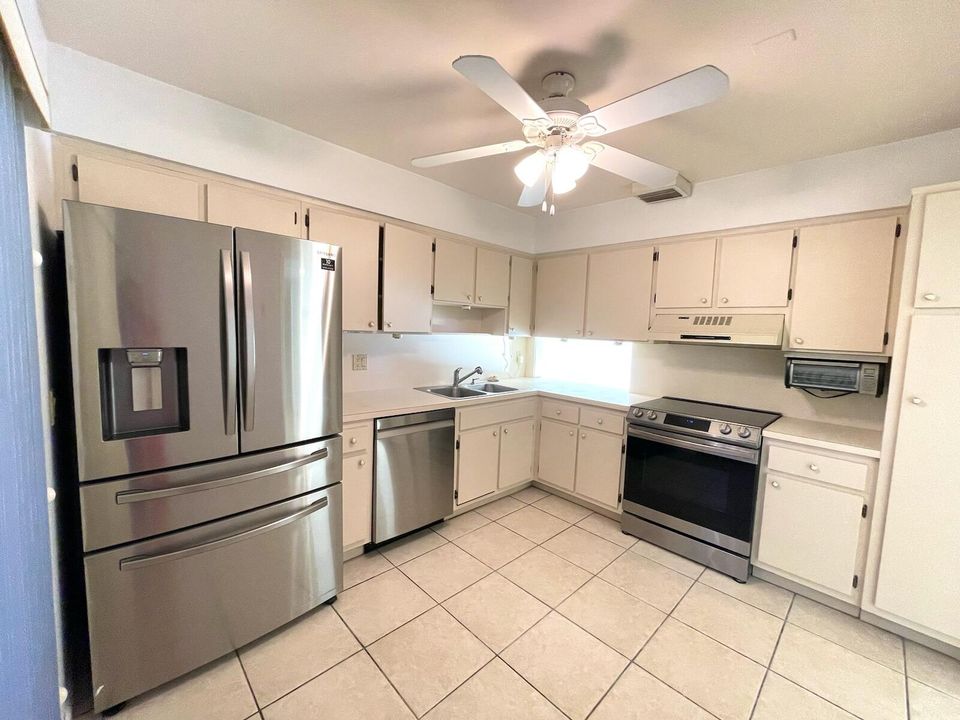 For Rent: $2,600 (2 beds, 2 baths, 1258 Square Feet)