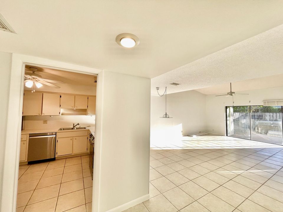 For Rent: $2,600 (2 beds, 2 baths, 1258 Square Feet)