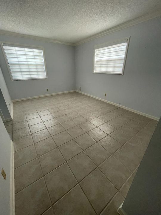 For Rent: $2,100 (2 beds, 2 baths, 883 Square Feet)