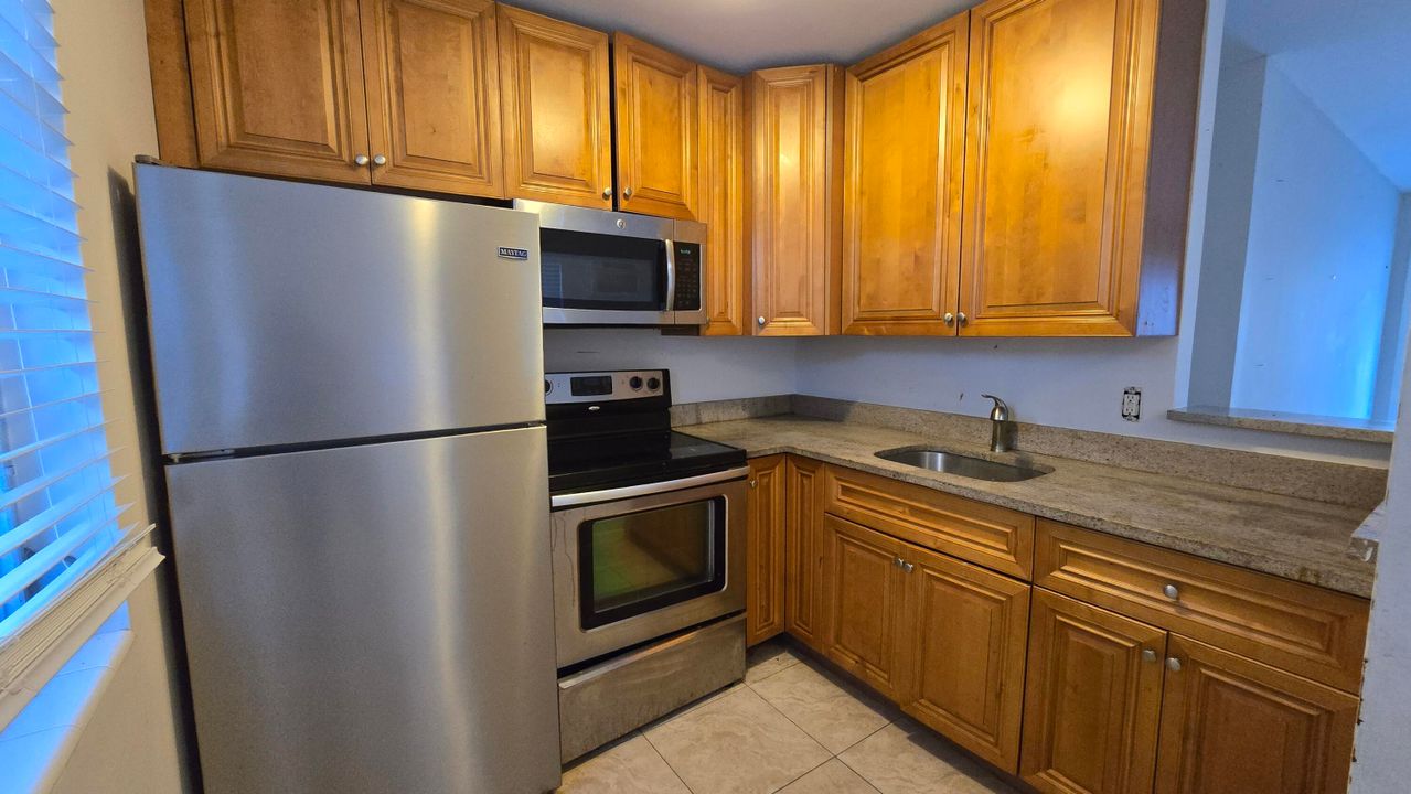 For Rent: $2,150 (2 beds, 0 baths, 800 Square Feet)