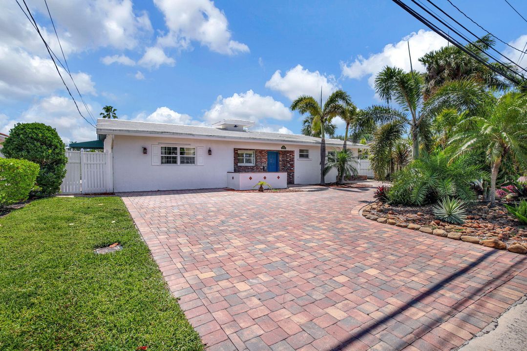 For Sale: $1,700,000 (4 beds, 3 baths, 1934 Square Feet)