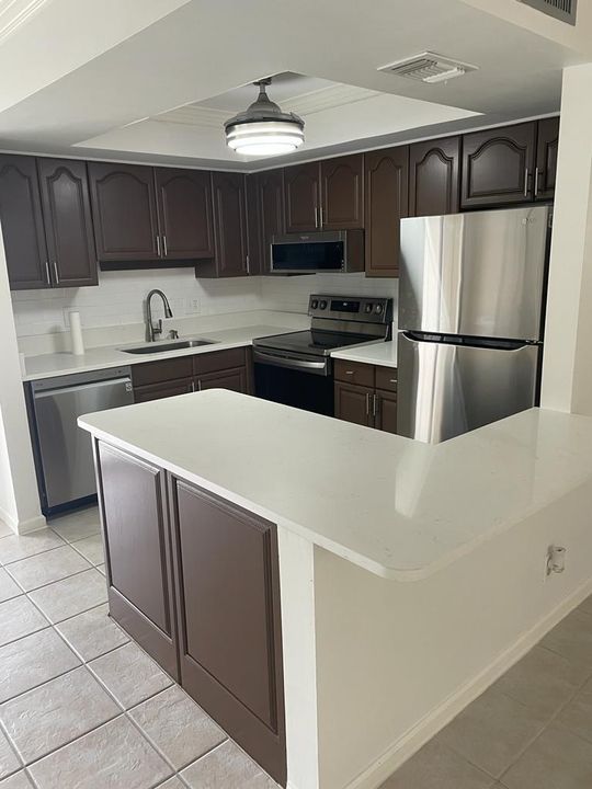 For Rent: $2,100 (2 beds, 2 baths, 883 Square Feet)