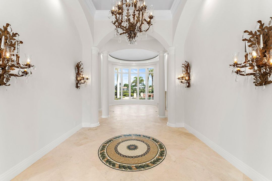 For Sale: $5,995,000 (5 beds, 7 baths, 6440 Square Feet)