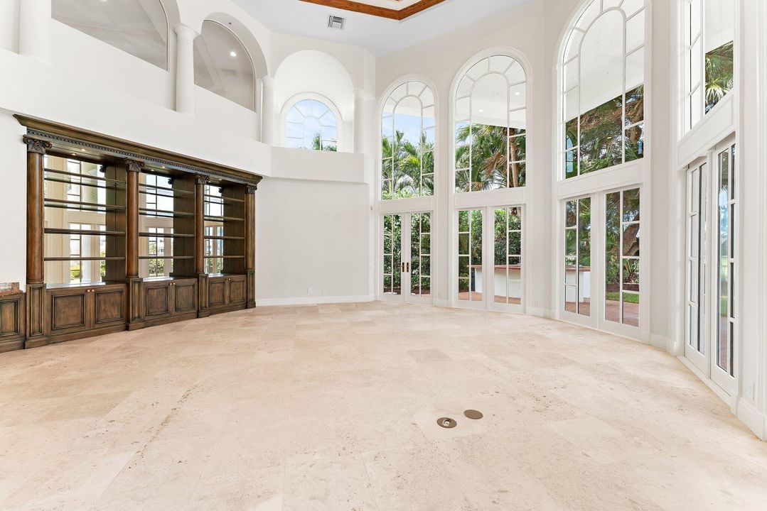 For Sale: $5,995,000 (5 beds, 7 baths, 6440 Square Feet)