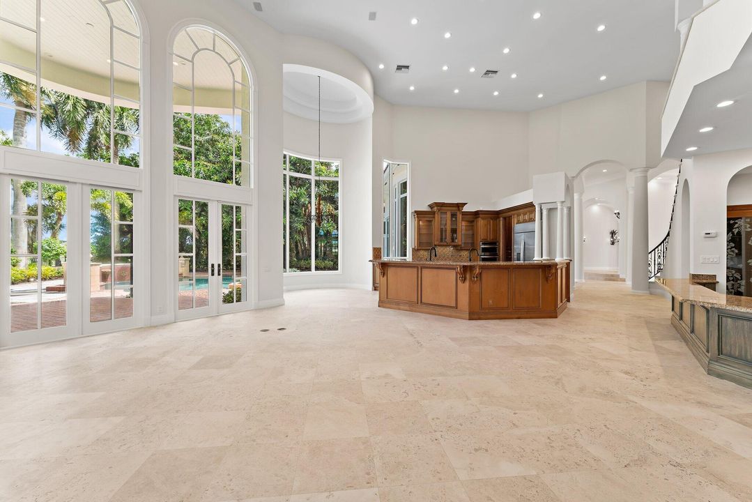 For Sale: $5,995,000 (5 beds, 7 baths, 6440 Square Feet)