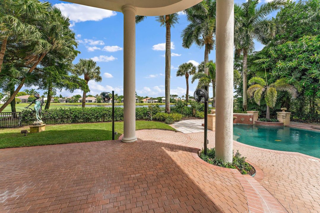 For Sale: $5,995,000 (5 beds, 7 baths, 6440 Square Feet)