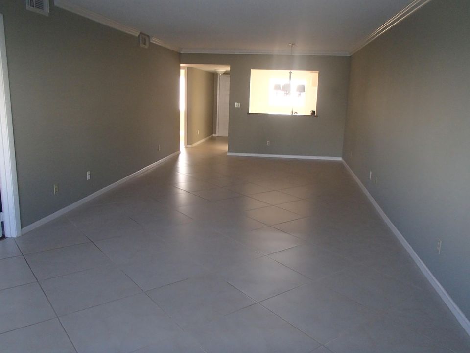 For Sale: $200,000 (2 beds, 2 baths, 1145 Square Feet)