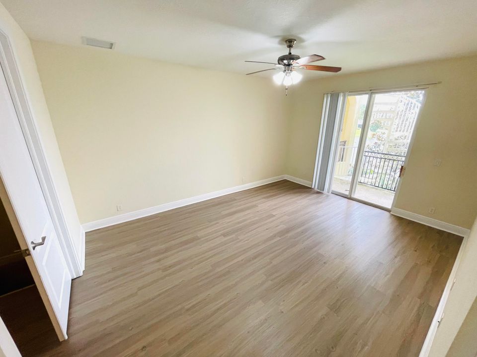 For Rent: $2,850 (3 beds, 3 baths, 1870 Square Feet)