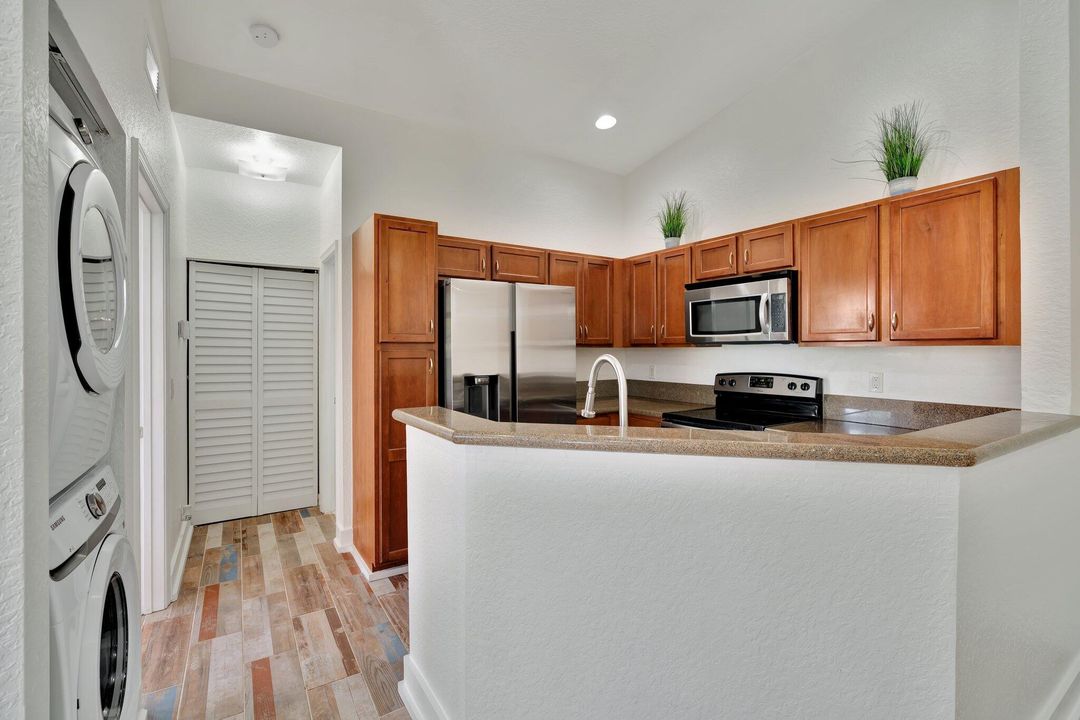 For Sale: $309,000 (2 beds, 2 baths, 1022 Square Feet)