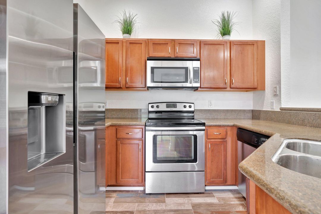 For Sale: $309,000 (2 beds, 2 baths, 1022 Square Feet)