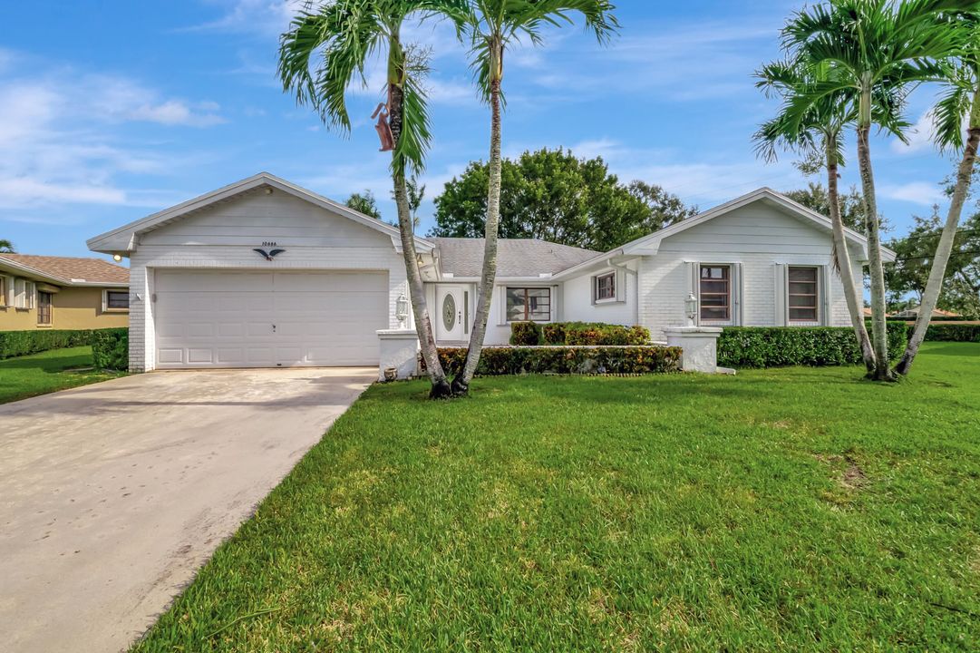 For Sale: $450,000 (3 beds, 2 baths, 2304 Square Feet)