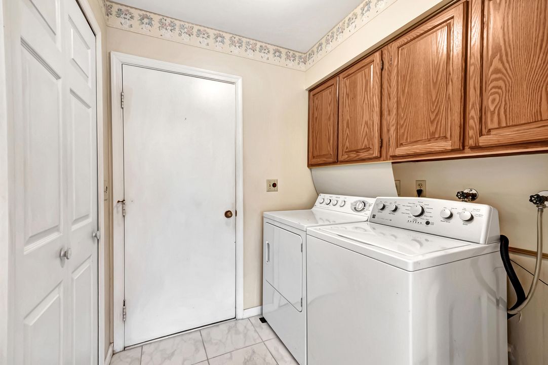 For Sale: $450,000 (3 beds, 2 baths, 2304 Square Feet)