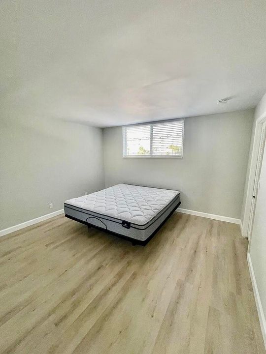 For Rent: $1,950 (1 beds, 1 baths, 720 Square Feet)