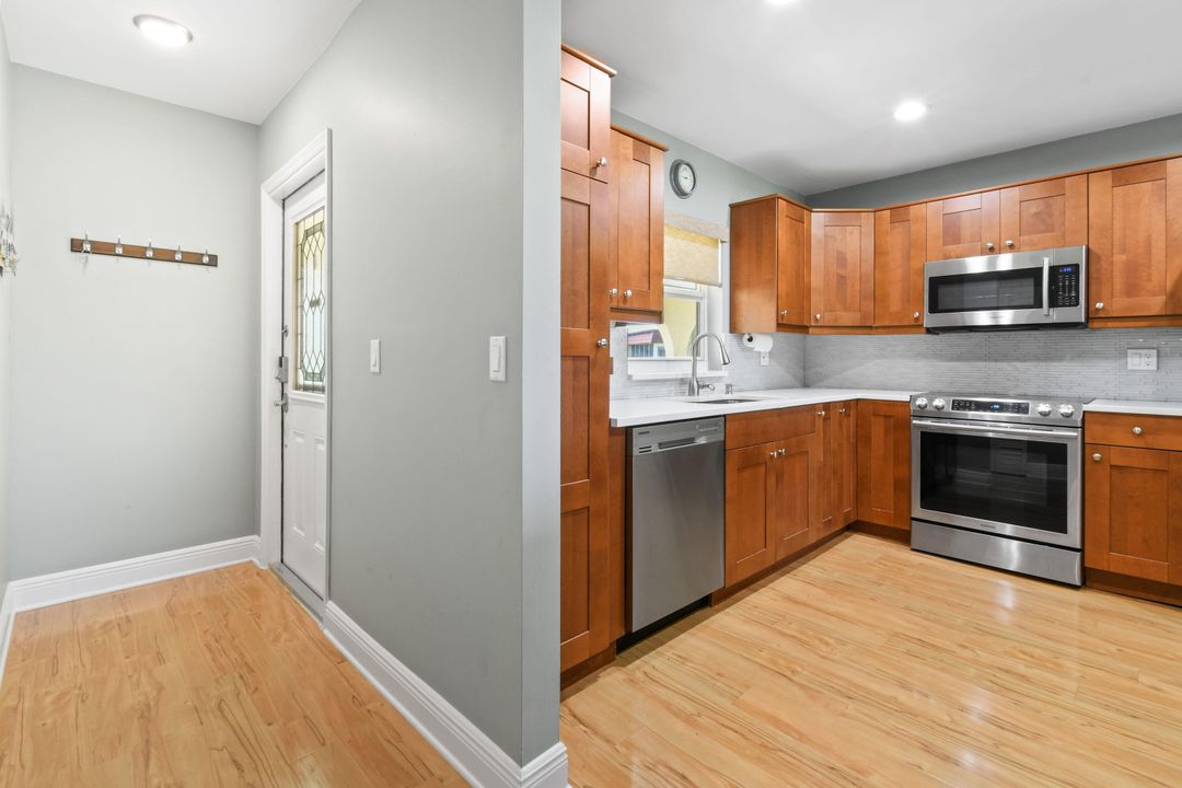 For Sale: $439,000 (2 beds, 2 baths, 1000 Square Feet)