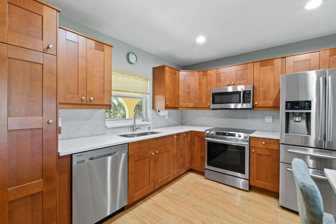 For Sale: $439,000 (2 beds, 2 baths, 1000 Square Feet)